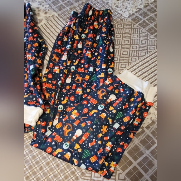 Christmas Pajamas Women's Size Small - Picture 4 of 7
